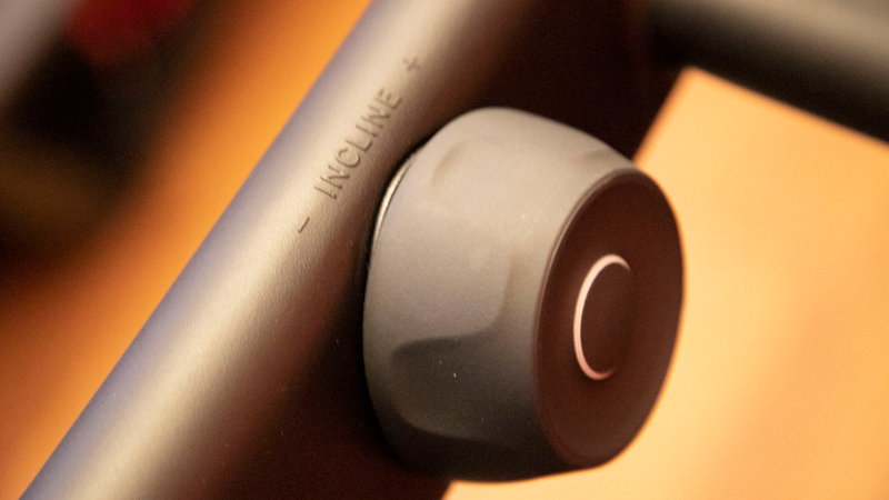 The incline wheel is intuitive to use. Especially the jump button in the center.